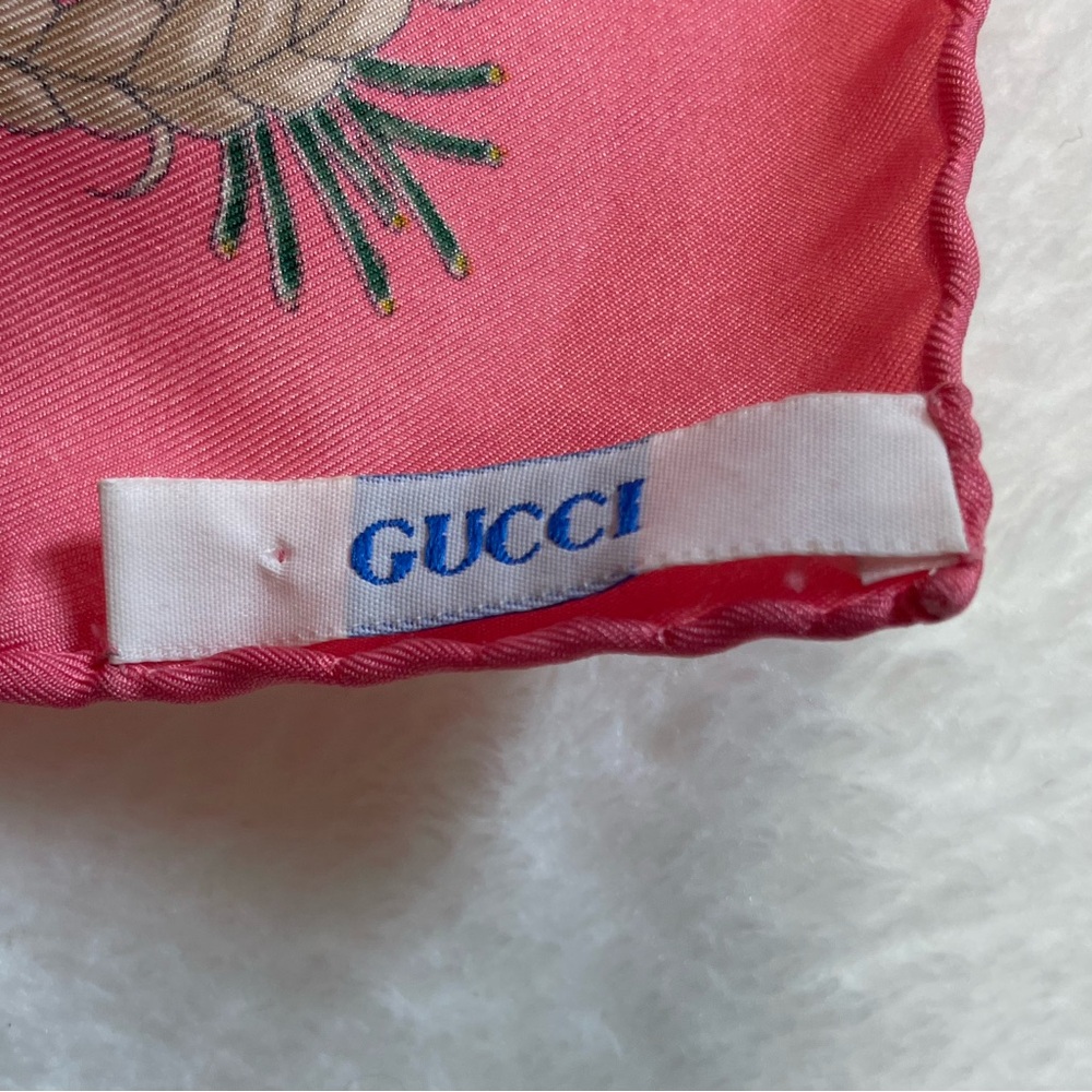 Vintage Gucci Berries and Butterflies Scarf - Picture 5 of 9